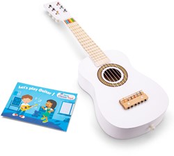 New Classic Toys guitarra de juguete de madera blanca con libro de música y correa