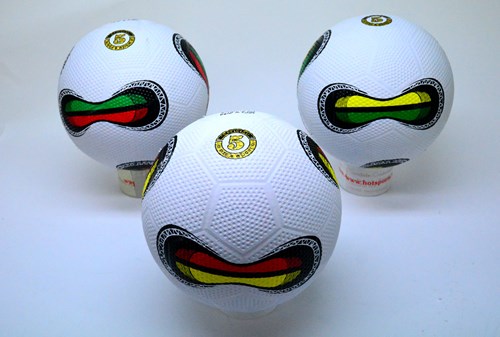 HOT Sports + Toys balón fútbol goma calle blanco talla 5 estampado