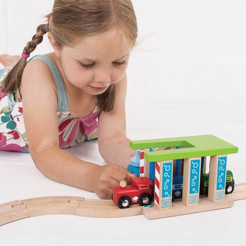 Bigjigs Estación de lavado de tren de madera - Accesorio para trenes-3