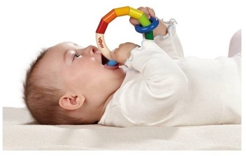 HABA Juego de enhebrar anillos