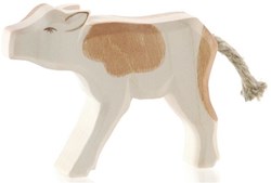 Ostheimer animal de granja de madera ternero marrón bebiendo figura de juego