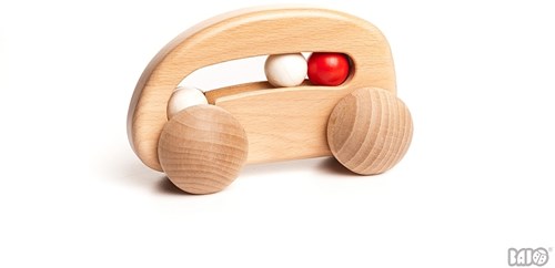 Bajo coche de madera con cuentas - juguete sostenible para niños