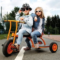Top Trike triciclo taxi amarillo con barra de empuje y espacio de almacenamiento