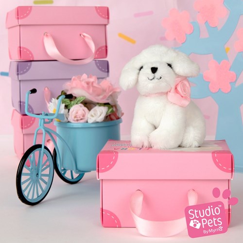 Studio Pets cachorro de peluche maltés Flora con maletín y pegatinas-3