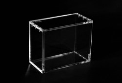 Asmodee caja protectora acrílica One Piece OP4+ boosterbox transparente