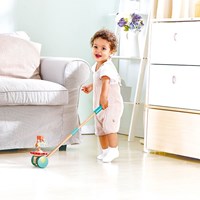 Hape juguete de madera para empujar Dancing Butterflies para niños pequeños