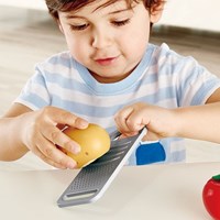 Hape Verduras y utensilios de cocina - Set de cocina de juguete para niños-3