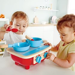 Hape set de cocina de madera para niños pequeños - cocina de juguete con accesorios