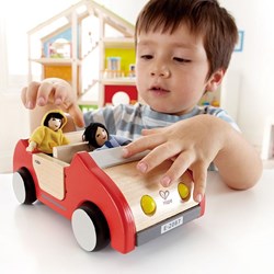 Hape Coche Casa de Muñecas - juguete coche familiar madera sostenible