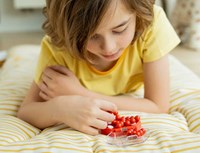 Smart Games juego de ingenio IQ Mini Hexpert - rompecabezas compacto de viaje para niños-2
