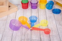 TickiT vasos medidores translúcidos de colores - set educativo de 5 piezas-3