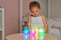 TickiT pelotas sensoriales luminosas para niños - set de 4 pelotas de colores-2