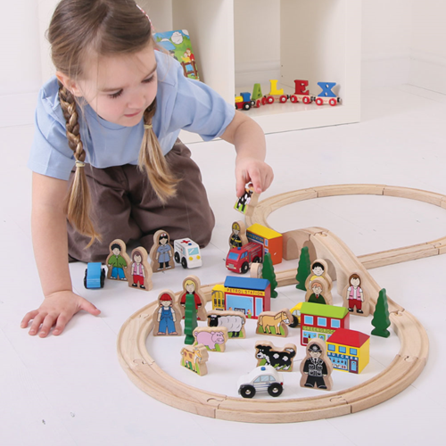 BigJigs accesorios de vías de tren de madera - Set de expansión con figuras y edificios-3