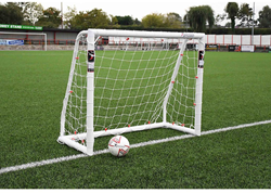 Precision portería de fútbol match plástico 5'x4' blanca - aprobada BS 8462